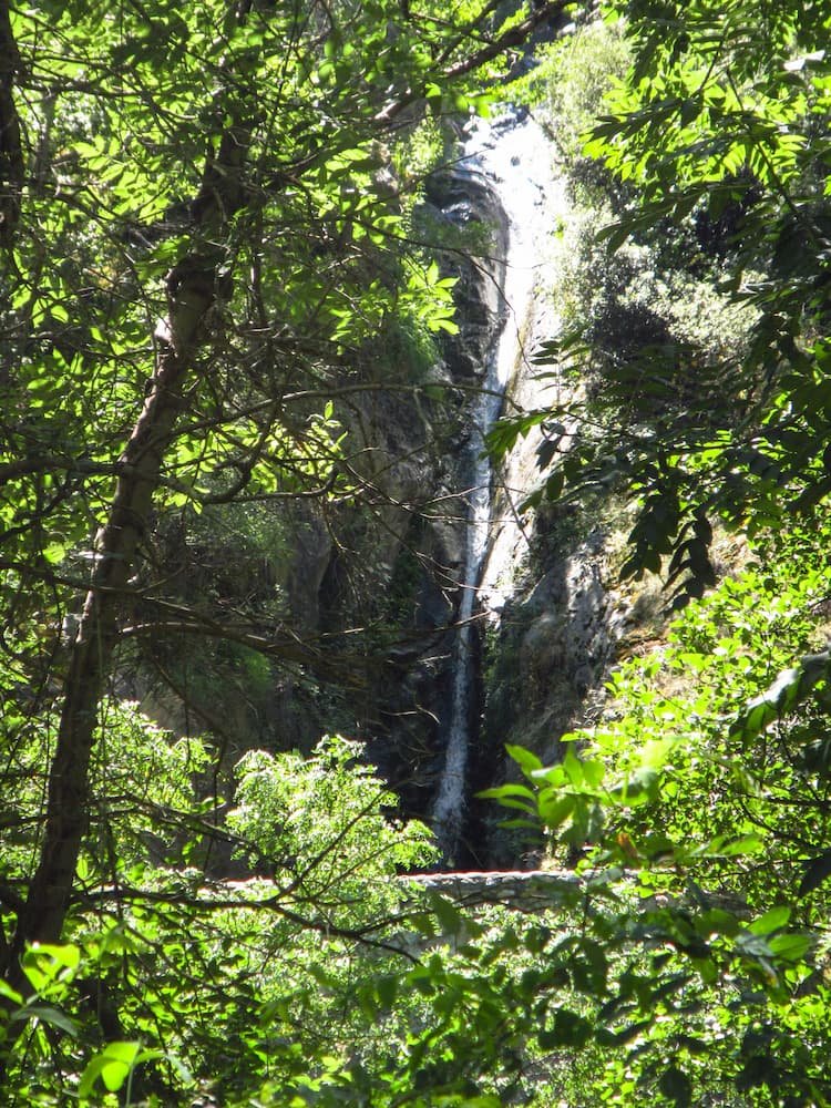 La grande cascade finale du canyon en eau chaude